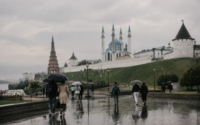 Казанский Кремль во время летнего дождя