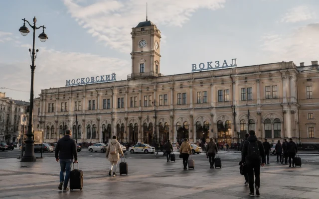 Московский вокзал Петербурга и выход в городскую среду