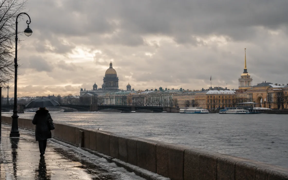 прогулка у воды в зимнем городе